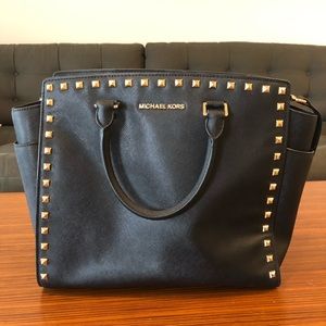 Michael Kors Large Selma Tote Black/Gold Studs